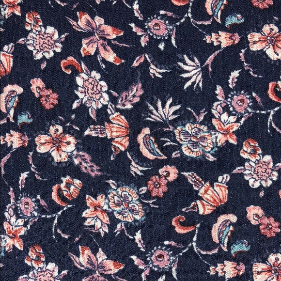 Cold shoulder floral top - Picture 2 of 2